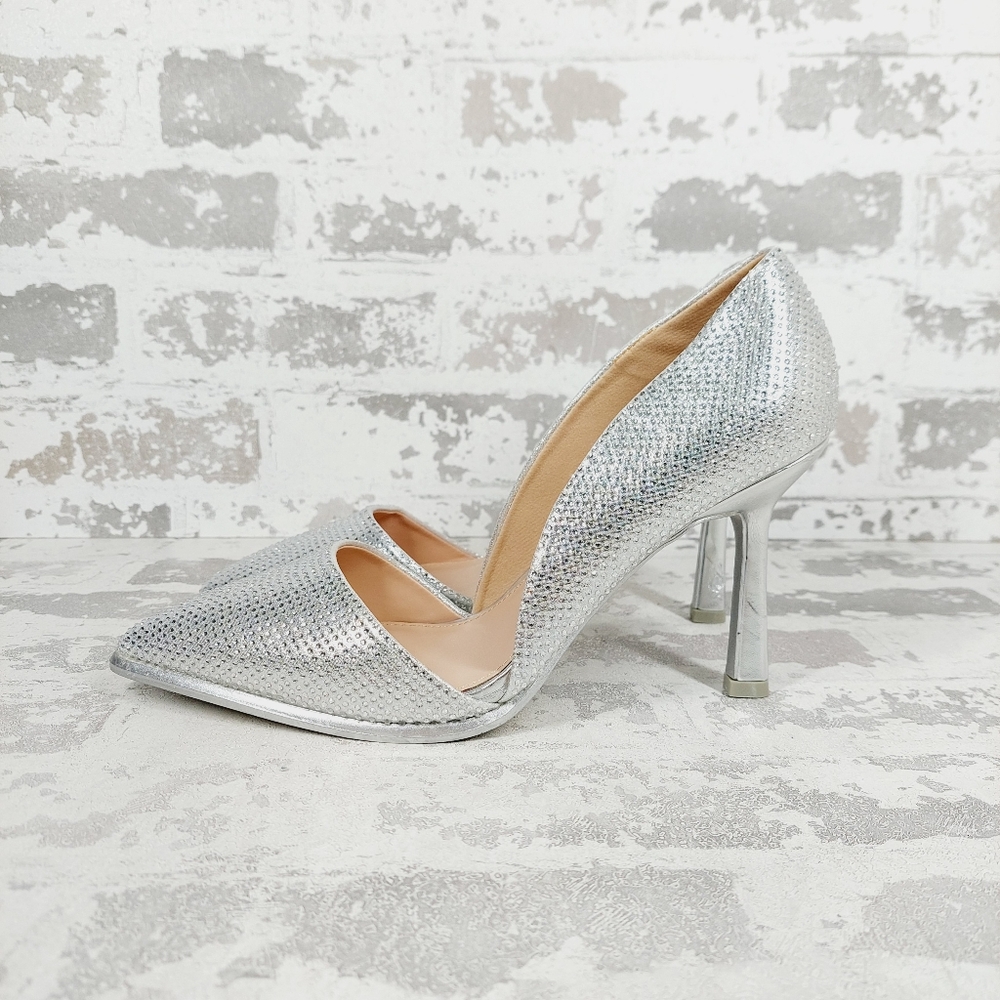NEW Mia Ciana Silver Rhinestone Pointed Toe Pumps A637